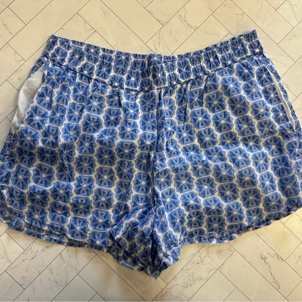 Vineyard Vines Blue and White Geometric Shorts